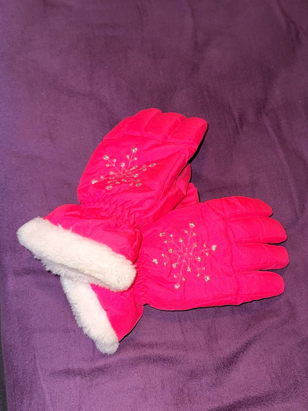 3M Thinsulate Hot Pink Mittens with Snowflake Accent